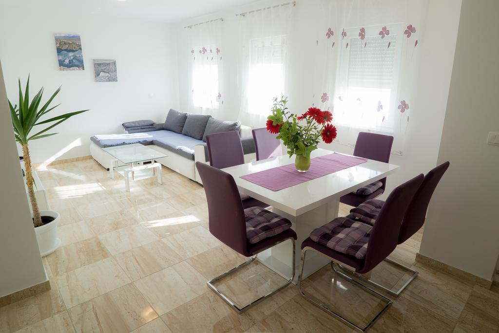 מאקרסקה Apartmani Ruzica מראה חיצוני תמונה