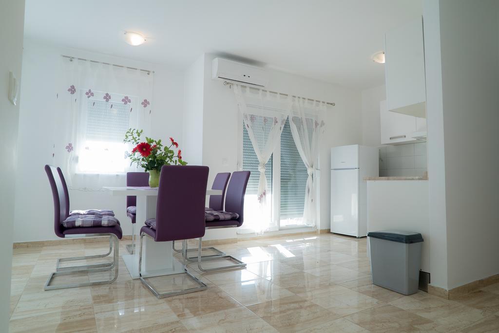 מאקרסקה Apartmani Ruzica מראה חיצוני תמונה