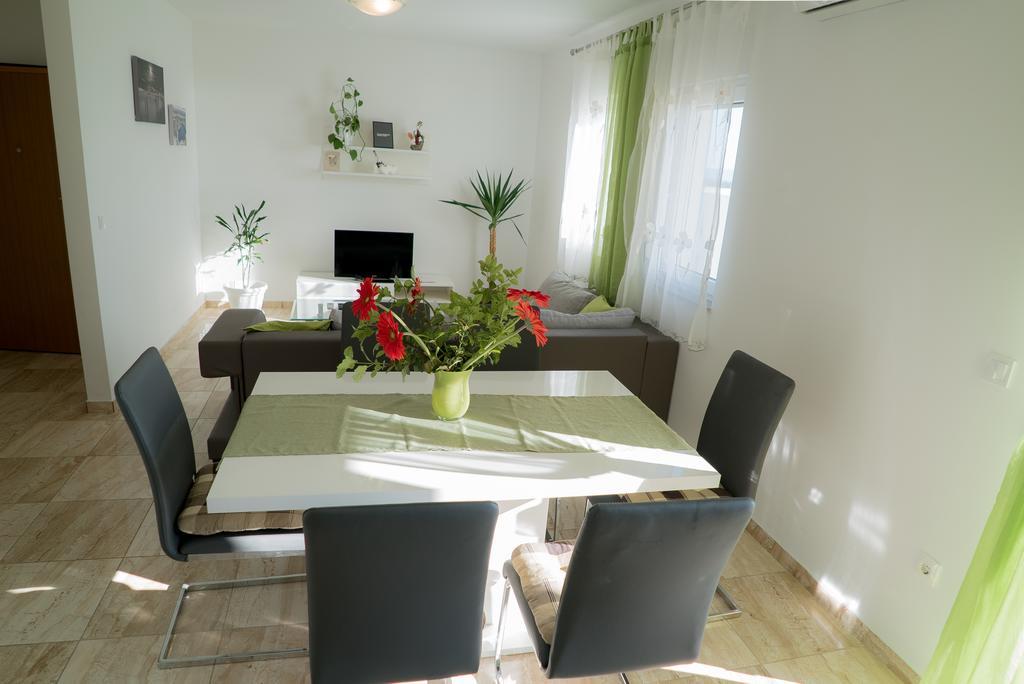 מאקרסקה Apartmani Ruzica מראה חיצוני תמונה