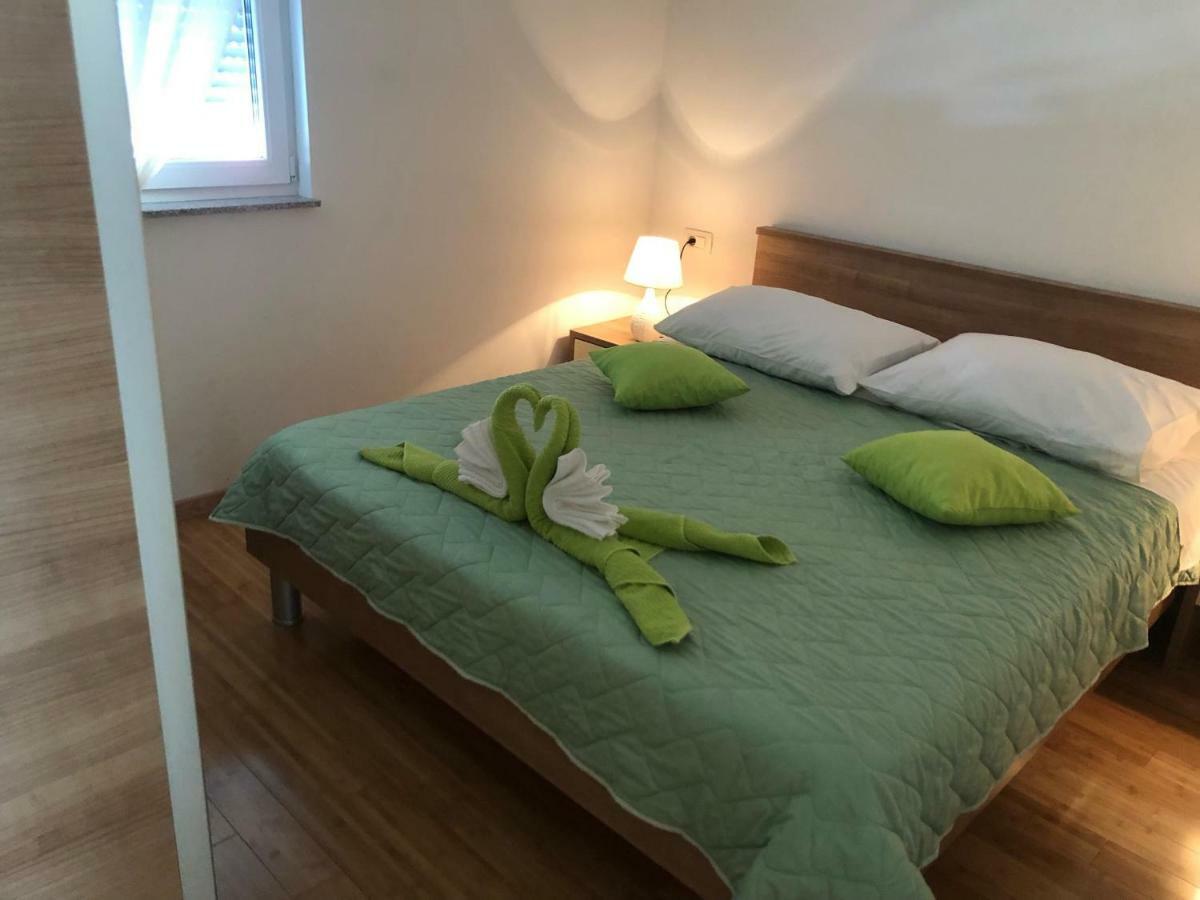 מאקרסקה Apartmani Ruzica מראה חיצוני תמונה